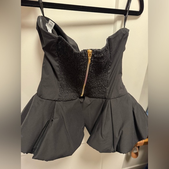 BLACK BANDEAU RUFFLE TOP - Picture 5 of 6